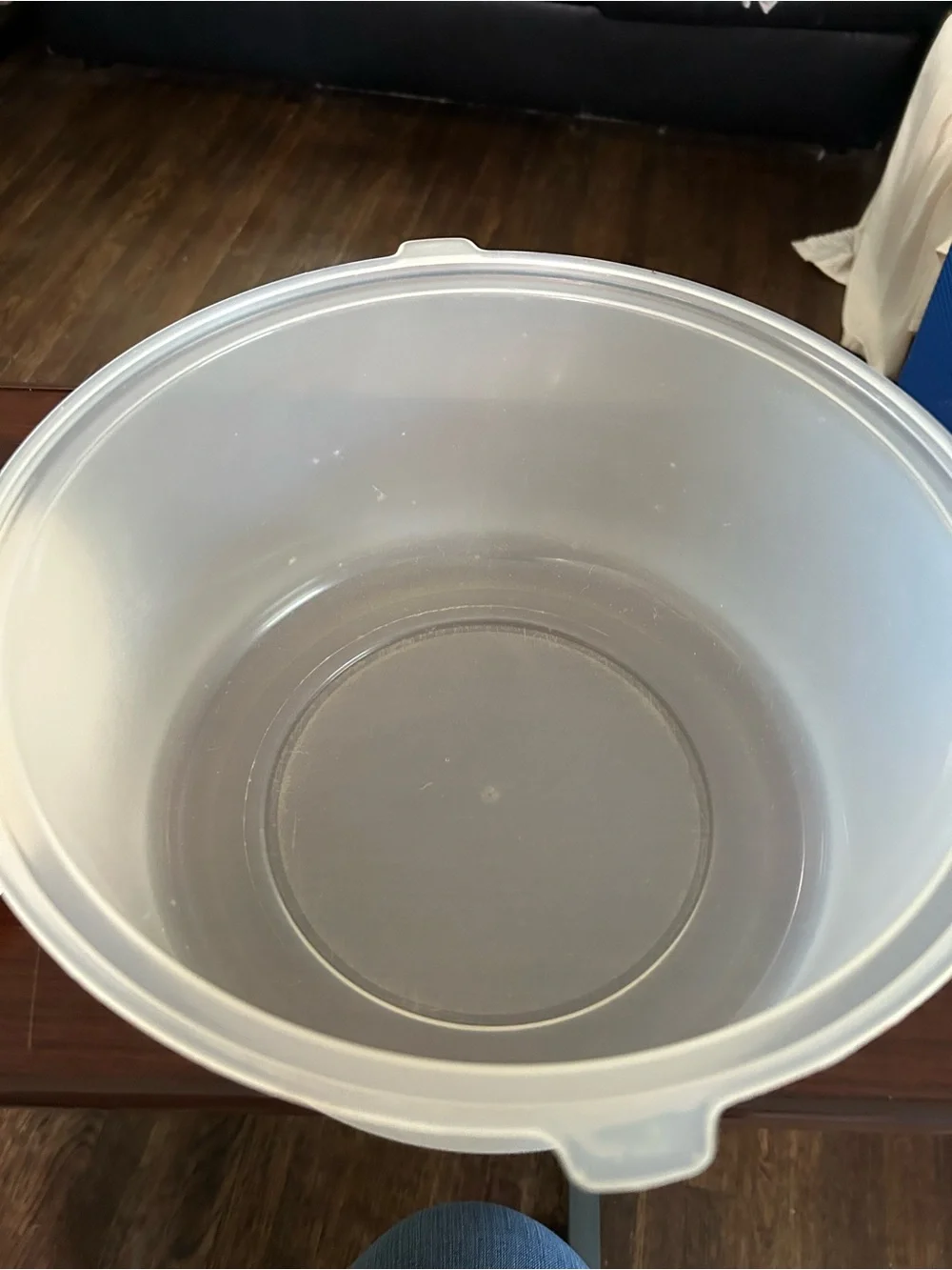 Vintage Rubbermaid cake saver 12.75 inches wide and 6 1/2 inches tall.
